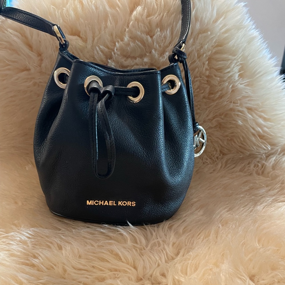 MICHAEL KORS Mini Pebble Leather Crossbody Shoulder Drawstring Bag Black